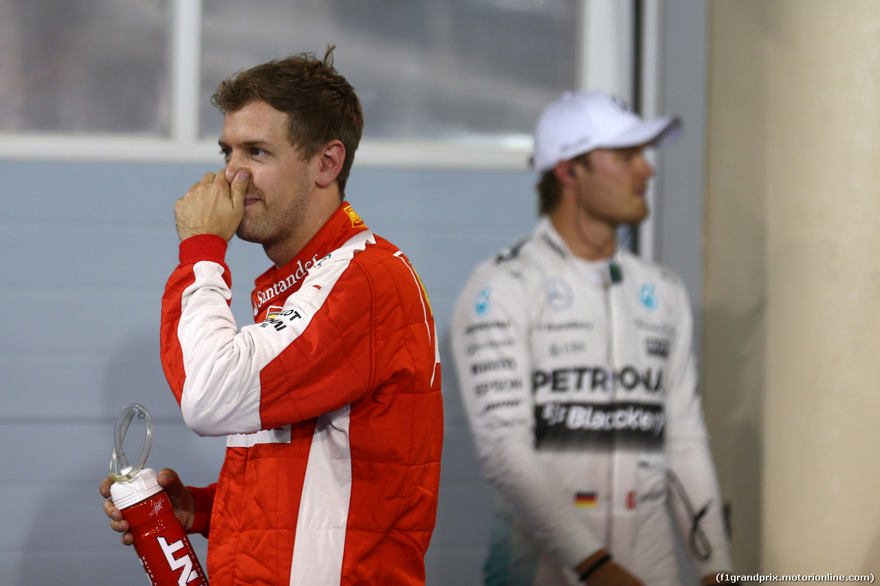 GP BAHRAIN, 18.04.2015 - Qualifiche, secondo Sebastian Vettel (GER) Ferrari SF15-T e terzo Nico Rosberg (GER) Mercedes AMG F1 W06