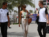 GP BAHRAIN, 18.04.2015 - Jenson Button (GBR)  McLaren Honda MP4-30, Jessica Michibata (GBR), wife of Jenson Button (GBR) e Kevin Magnussen (DEN) McLaren Honda MP4-30.