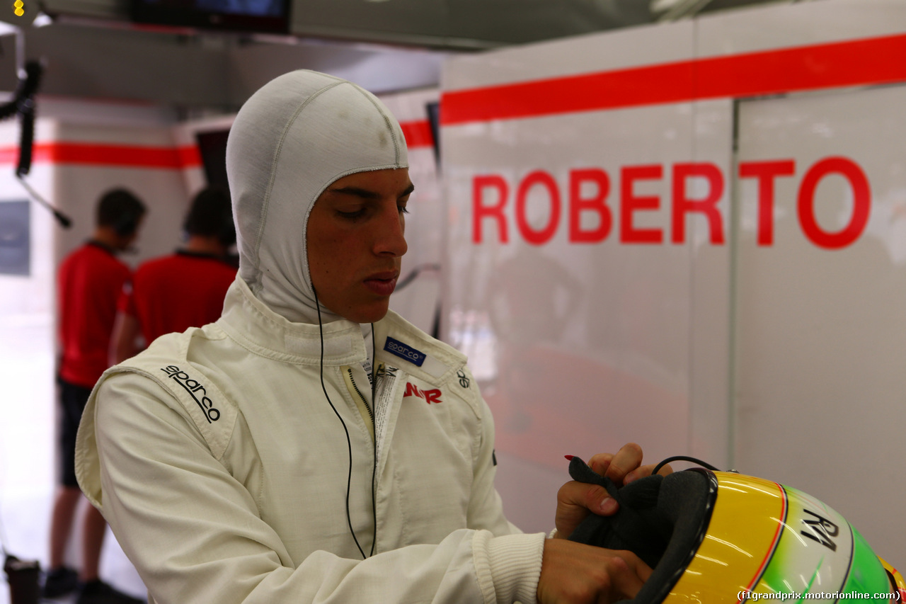 GP BAHRAIN, 17.04.2015 - Prove Libere 1, Roberto Merhi (ESP) Manor Marussia F1 Team