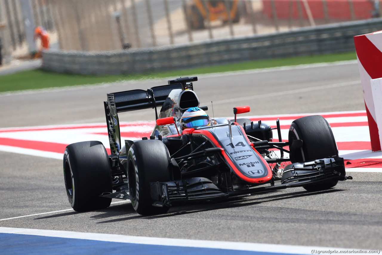 GP BAHRAIN, 17.04.2015 - Prove Libere 1, Fernando Alonso (ESP) McLaren Honda MP4-30