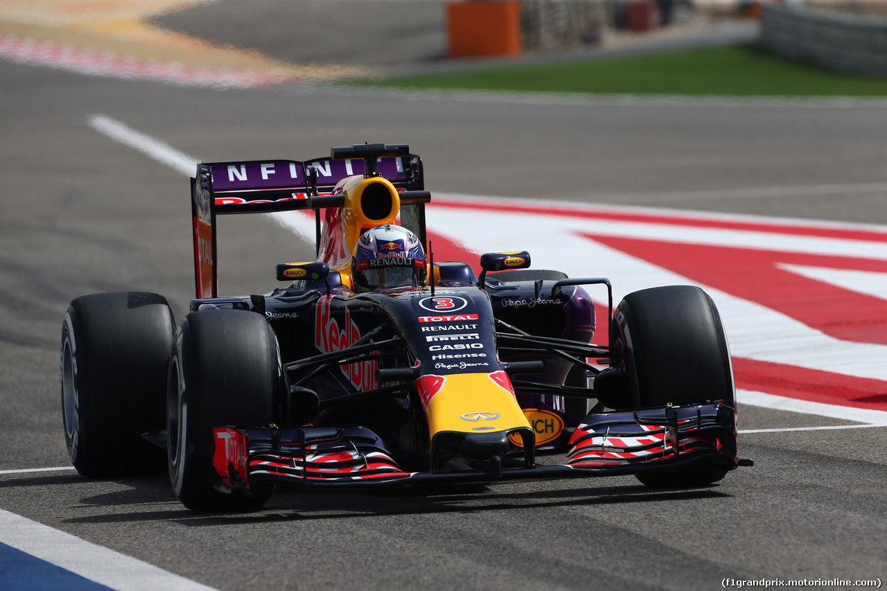 GP BAHRAIN, 17.04.2015 - Prove Libere 1, Daniel Ricciardo (AUS) Red Bull Racing RB11