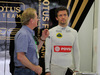 GP BAHRAIN, 17.04.2015 - Free Practice 1, Jolyon Palmer (GBR) Test Driver, Lotus F1 Team e his father Jonathan Palmer, chief executive of MotorSport Vision