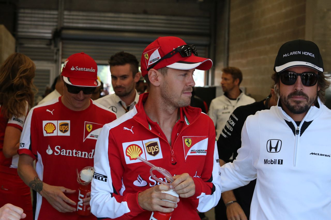 GP BELGIO, 23.08.2015 - Kimi Raikkonen (FIN) Ferrari SF15-T, Sebastian Vettel (GER) Ferrari SF15-T e Fernando Alonso (ESP) McLaren Honda MP4-30