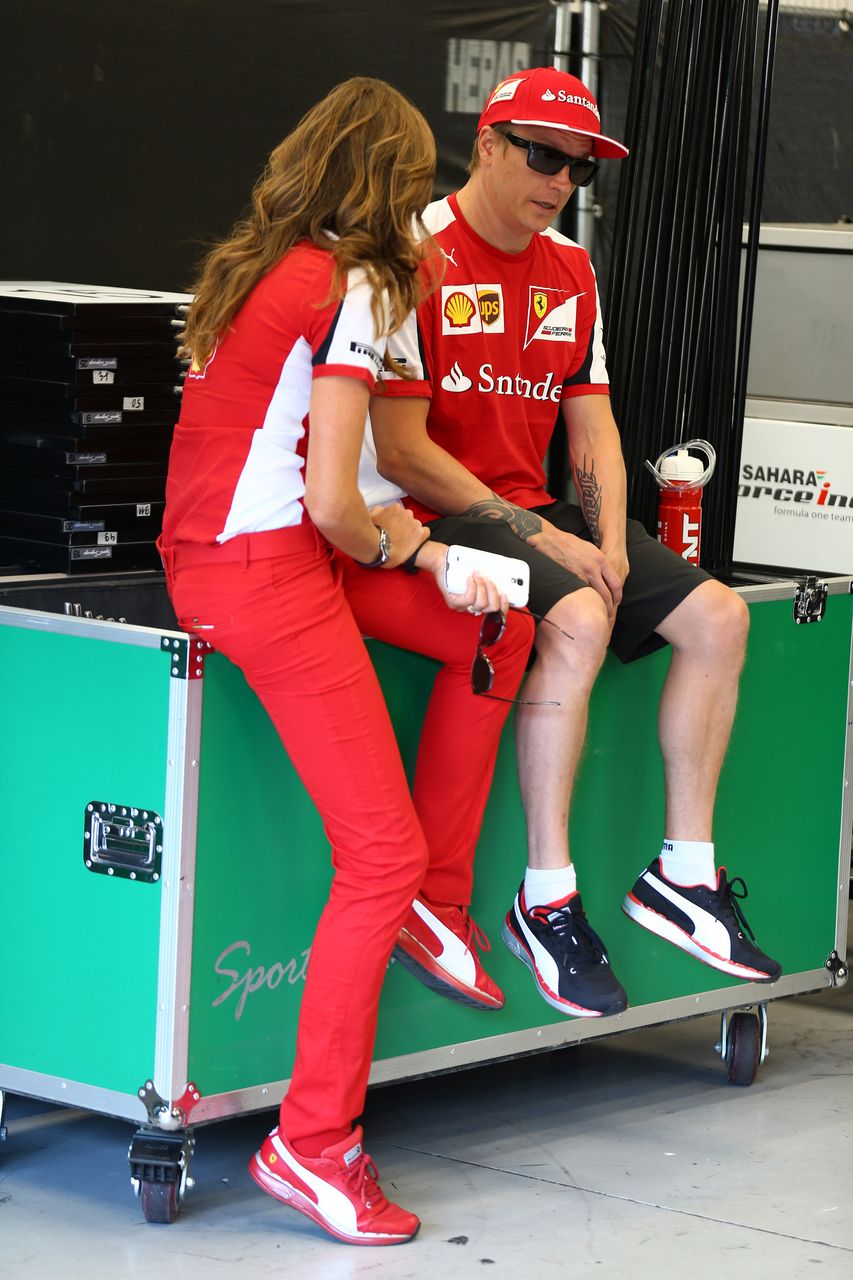GP BELGIO, 23.08.2015 - Stefania Boccoli (ITA) Ferrari PR Officer e Kimi Raikkonen (FIN) Ferrari SF15-T