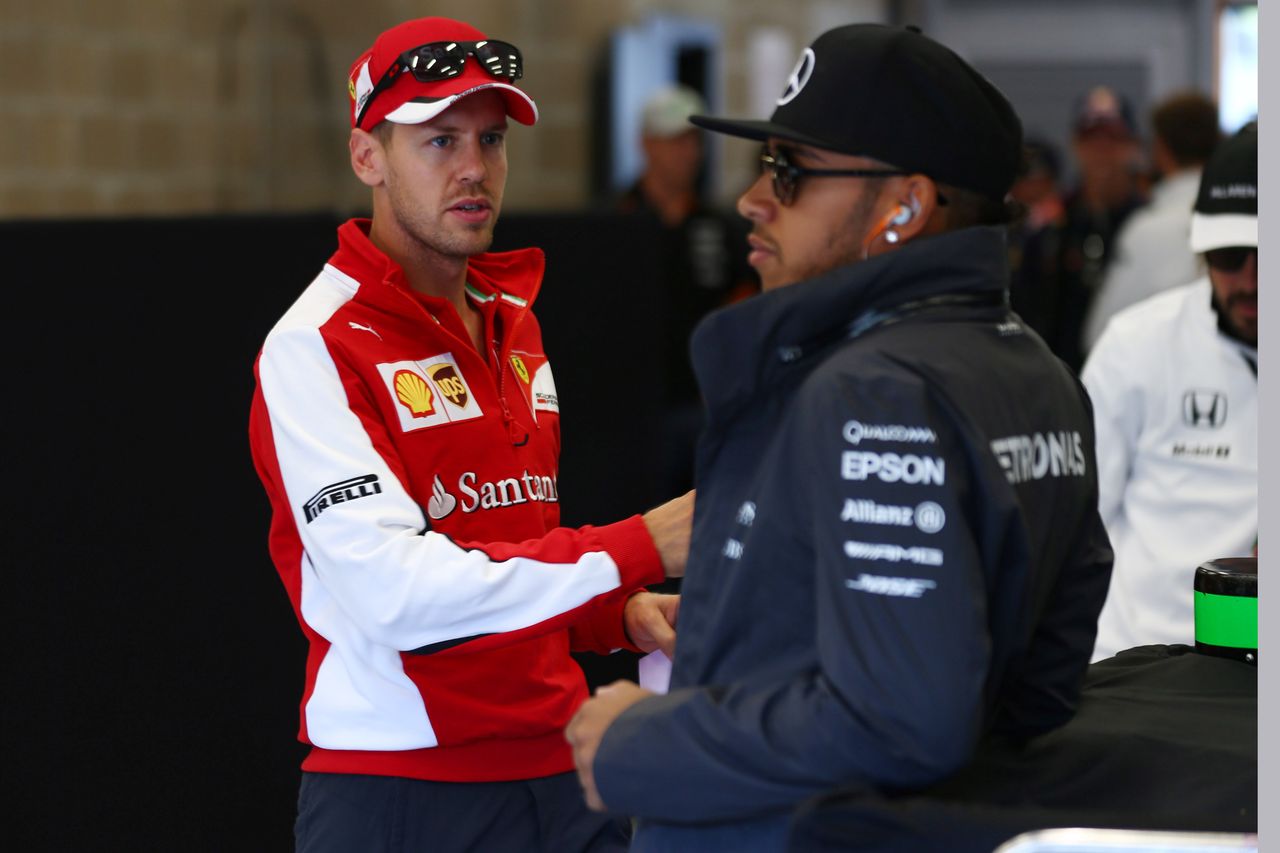GP BELGIO, 23.08.2015 - Sebastian Vettel (GER) Ferrari SF15-T e Lewis Hamilton (GBR) Mercedes AMG F1 W06