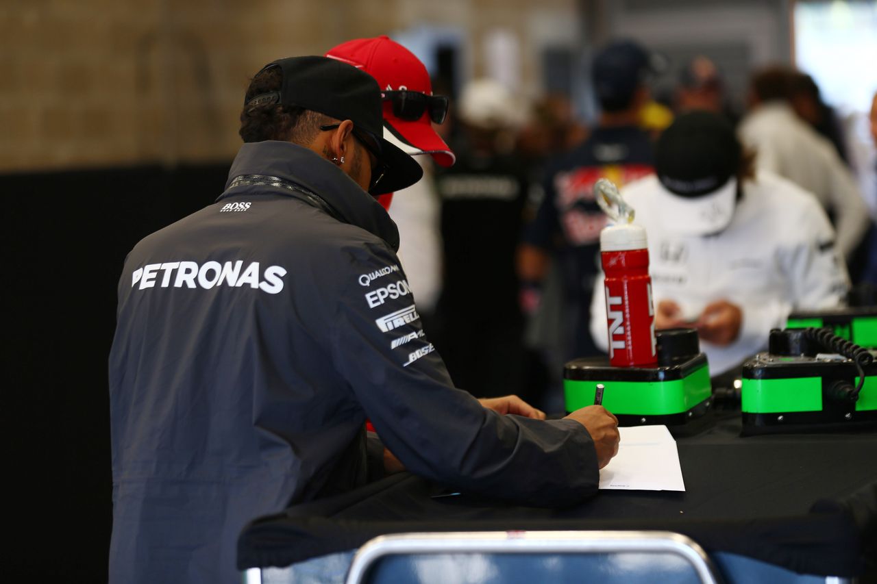GP BELGIO, 23.08.2015 - Sebastian Vettel (GER) Ferrari SF15-T e Lewis Hamilton (GBR) Mercedes AMG F1 W06