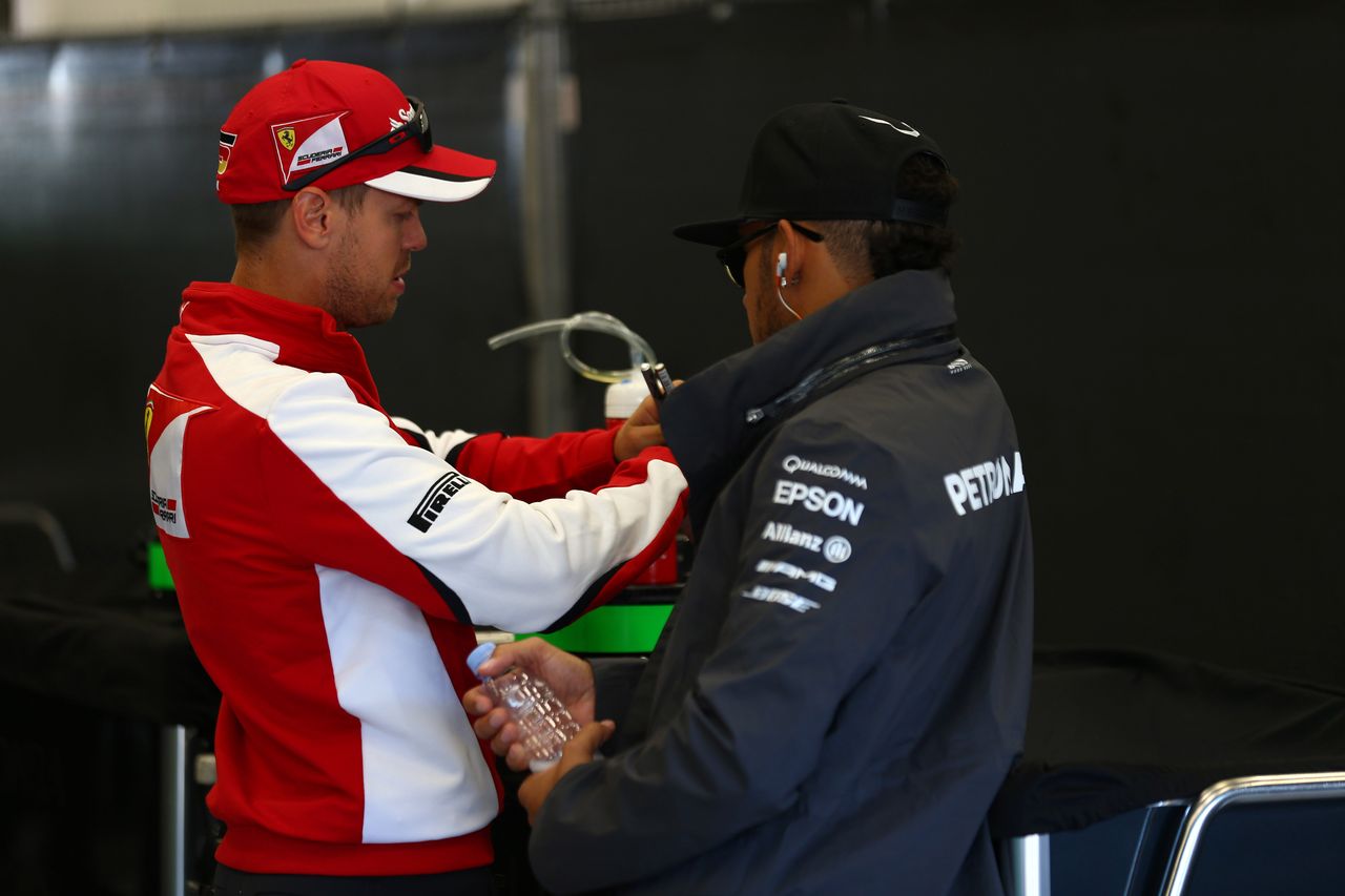 GP BELGIO, 23.08.2015 - Sebastian Vettel (GER) Ferrari SF15-T e Lewis Hamilton (GBR) Mercedes AMG F1 W06