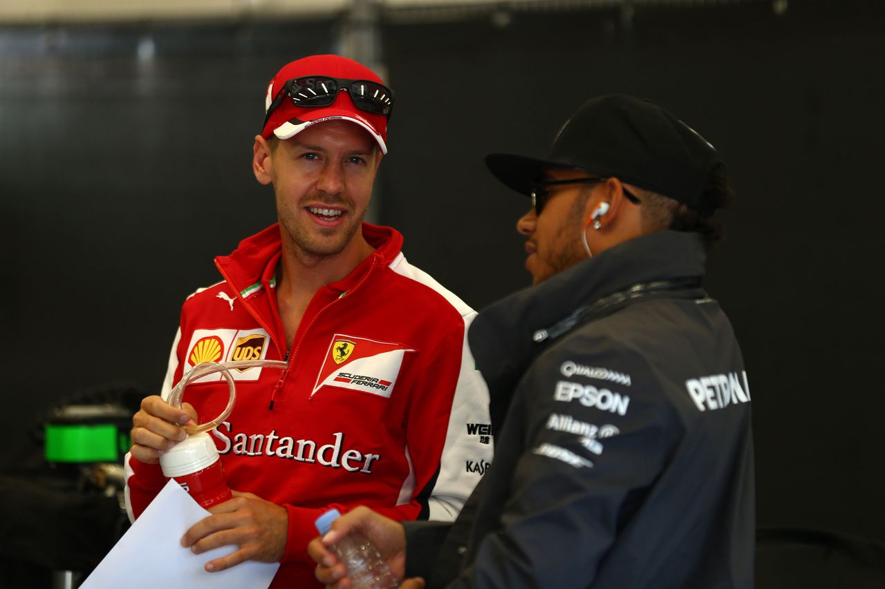 GP BELGIO, 23.08.2015 - Sebastian Vettel (GER) Ferrari SF15-T e Lewis Hamilton (GBR) Mercedes AMG F1 W06