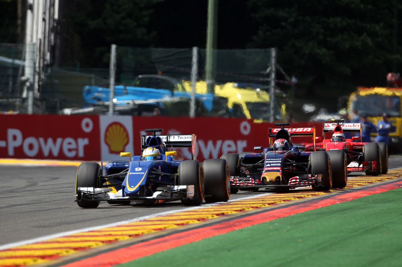 GP BELGIO, 23.08.2015 - Gara, Marcus Ericsson (SUE) Sauber C34 e Max Verstappen (NED) Scuderia Toro Rosso STR10