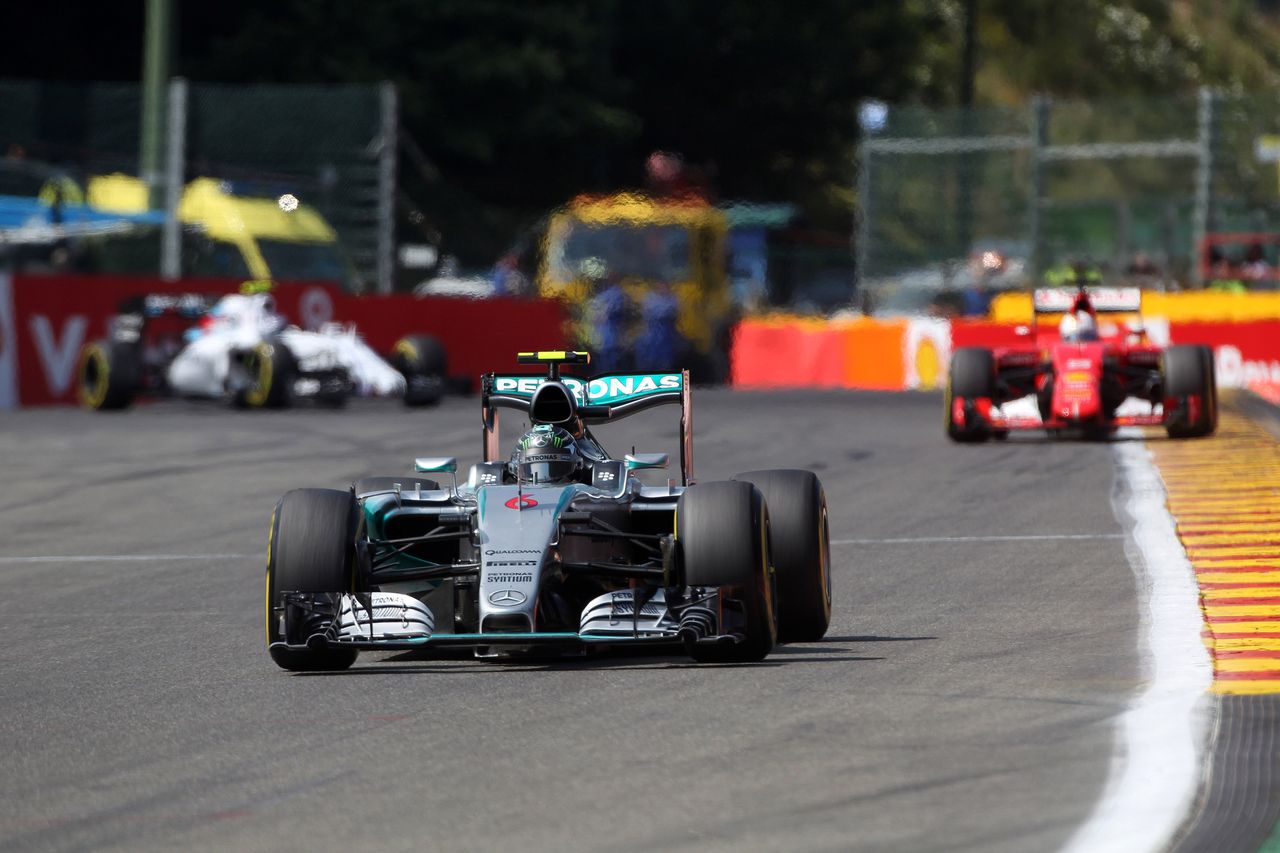 GP BELGIO, 23.08.2015 - Gara, Nico Rosberg (GER) Mercedes AMG F1 W06 e Sebastian Vettel (GER) Ferrari SF15-T