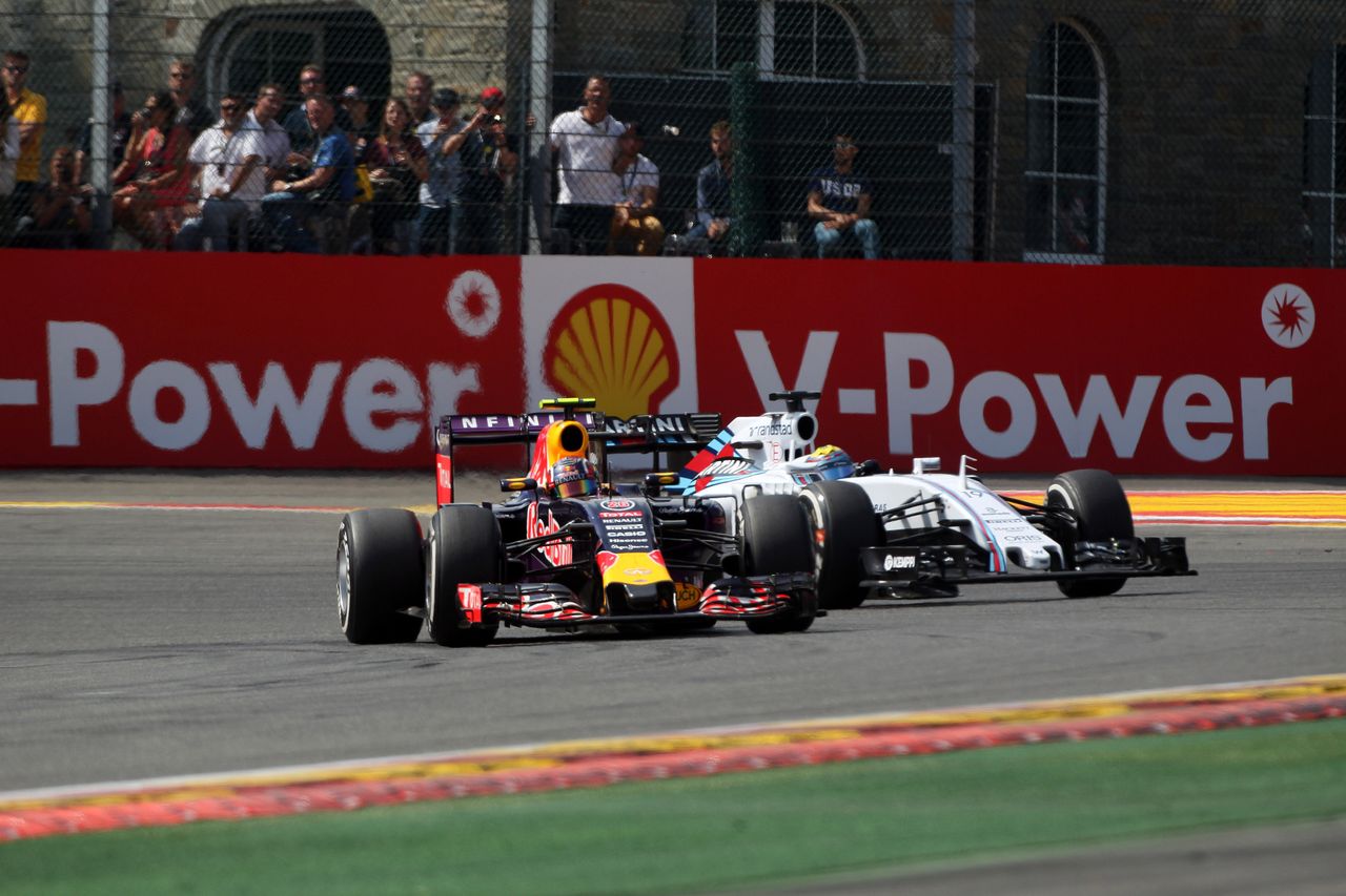 GP BELGIO, 23.08.2015 - Gara, Daniil Kvyat (RUS) Red Bull Racing RB11 e Felipe Massa (BRA) Williams F1 Team FW37
