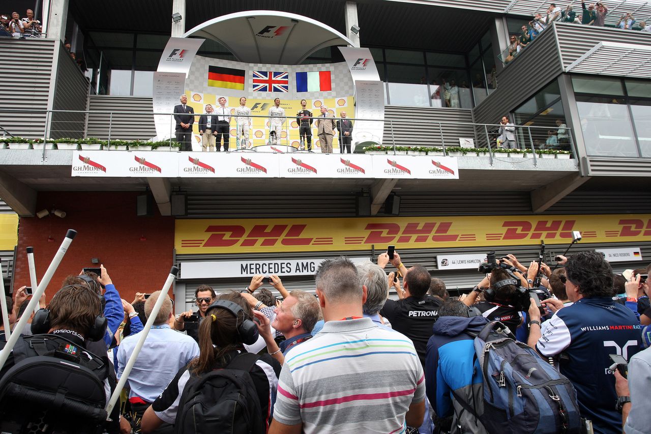 GP BELGIO, 23.08.2015 - Gara, 1st position Lewis Hamilton (GBR) Mercedes AMG F1 W06, secondo Nico Rosberg (GER) Mercedes AMG F1 W06 e terzo Romain Grosjean (FRA) Lotus F1 Team E23
