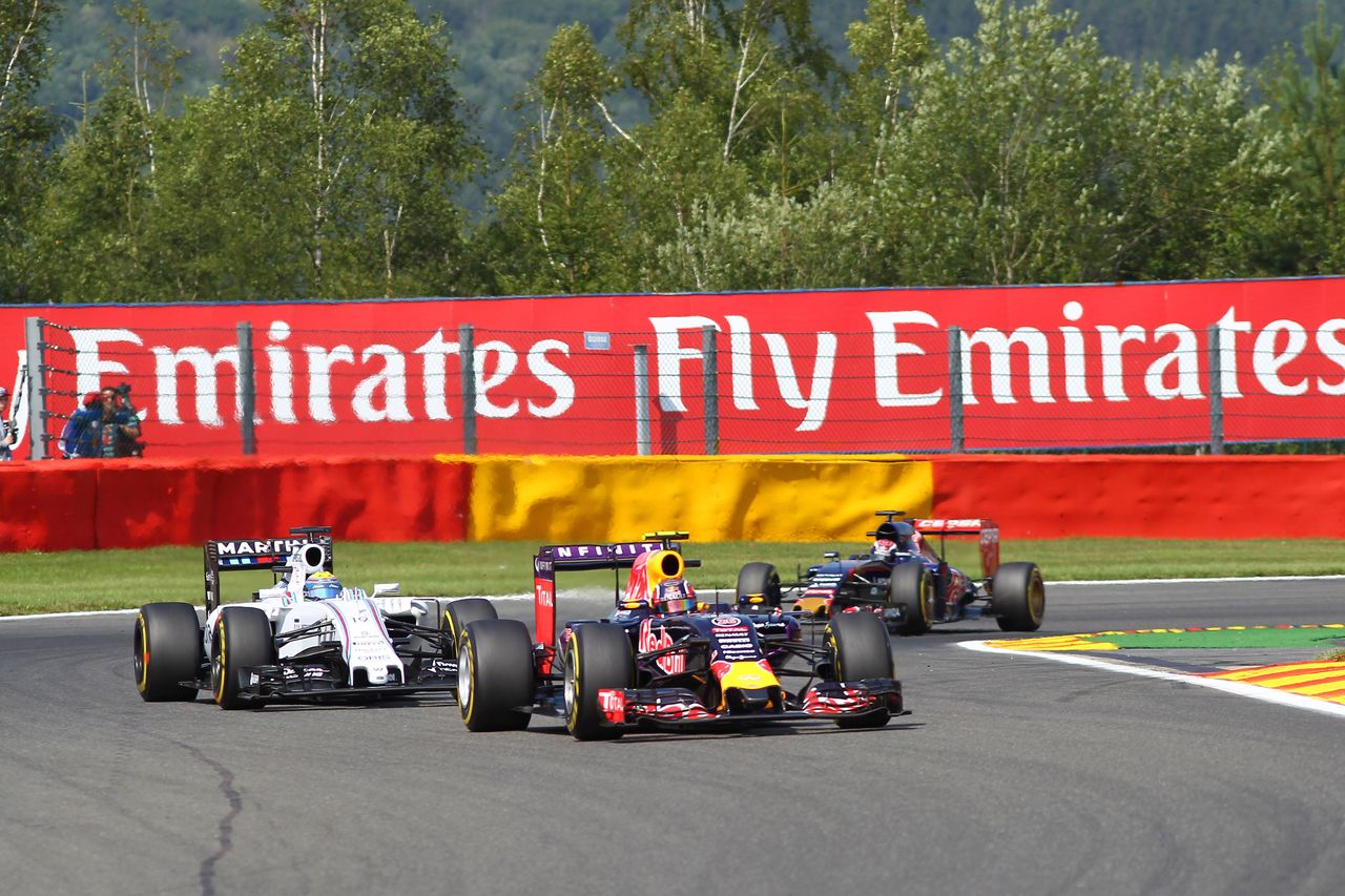 GP BELGIO, 23.08.2015 - Gara, Daniil Kvyat (RUS) Red Bull Racing RB11 e Felipe Massa (BRA) Williams F1 Team FW37