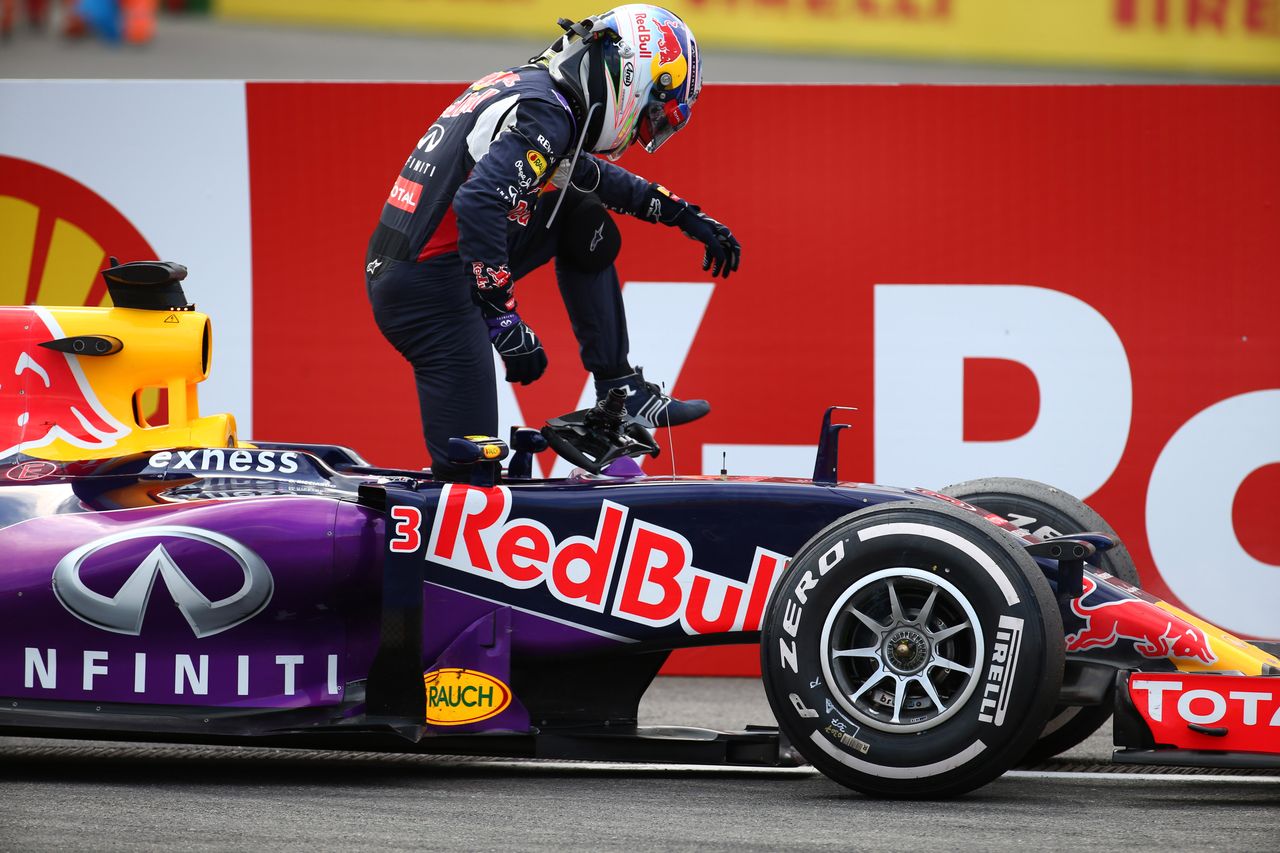 GP BELGIO, 23.08.2015 - Gara, Daniel Ricciardo (AUS) Red Bull Racing RB11 retires from the race