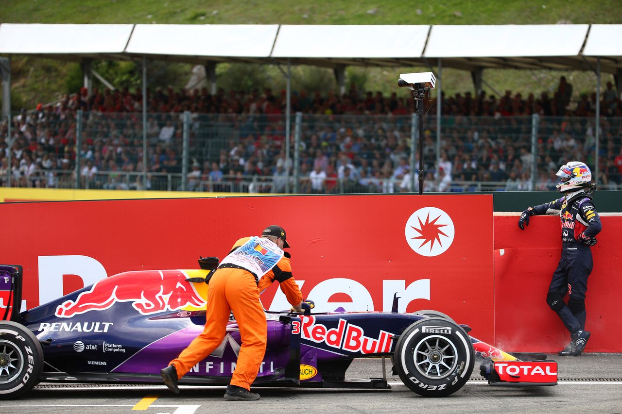 GP BELGIO, 23.08.2015 - Gara, Daniel Ricciardo (AUS) Red Bull Racing RB11 retires from the race