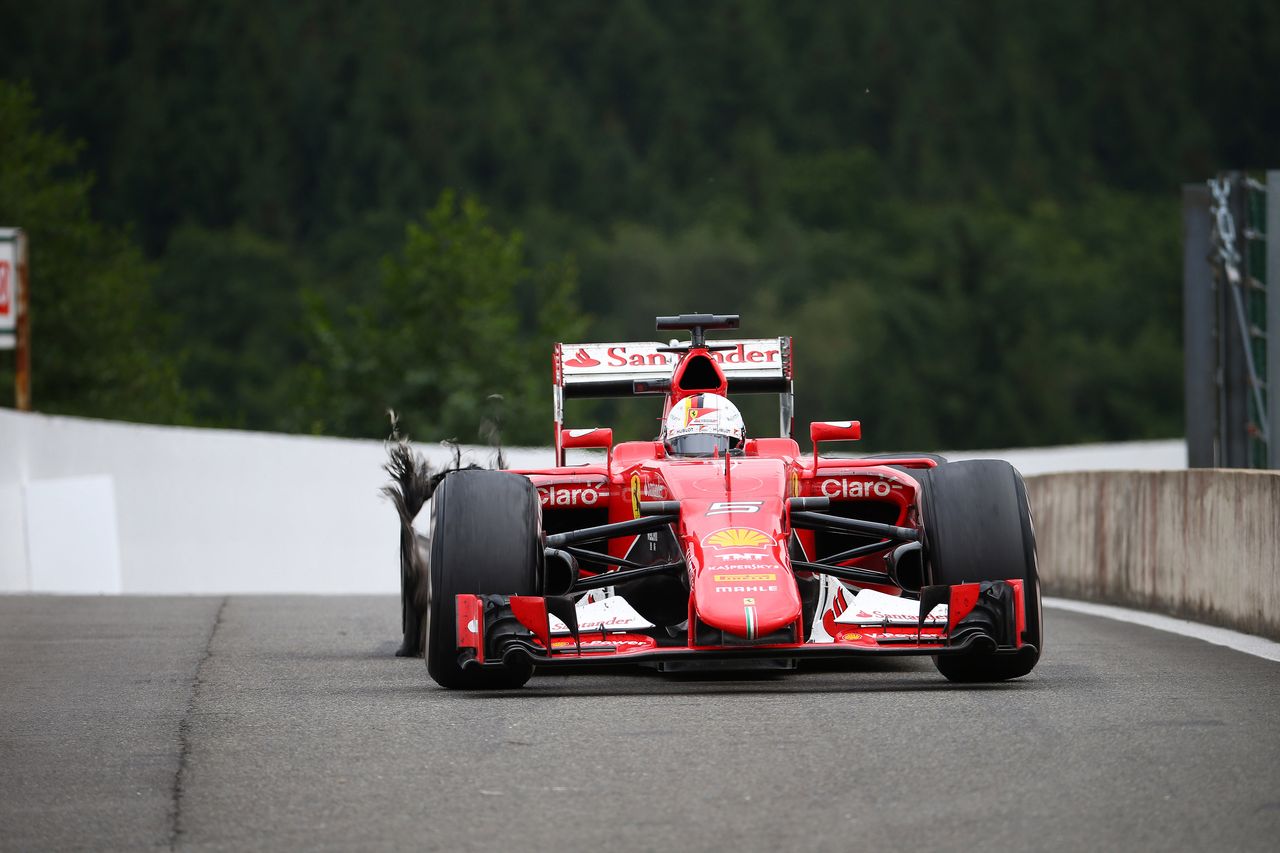 GP BELGIO, 23.08.2015 - Gara, Sebastian Vettel (GER) Ferrari SF15-T with a puncture