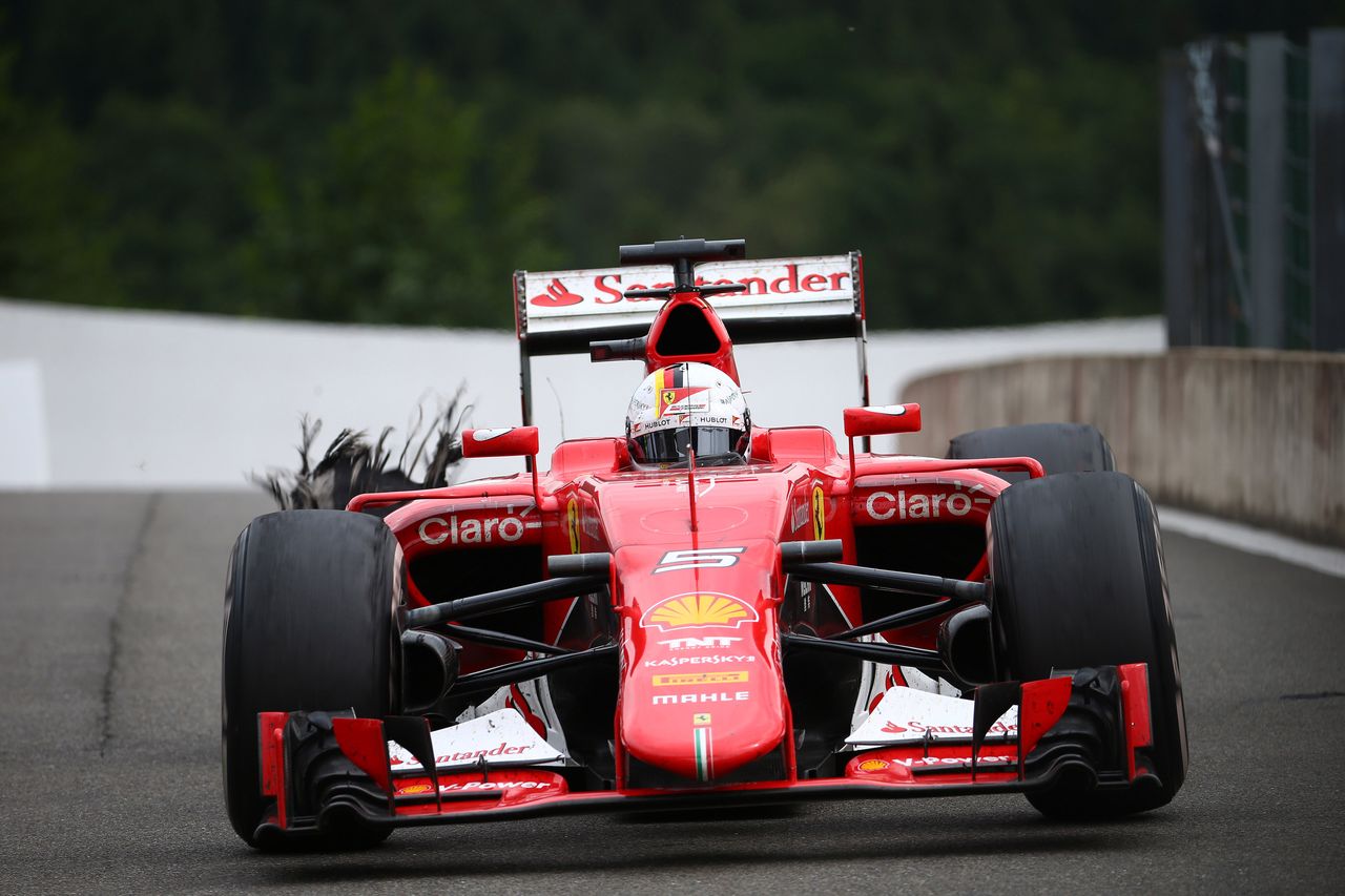 GP BELGIO, 23.08.2015 - Gara, Sebastian Vettel (GER) Ferrari SF15-T with a puncture