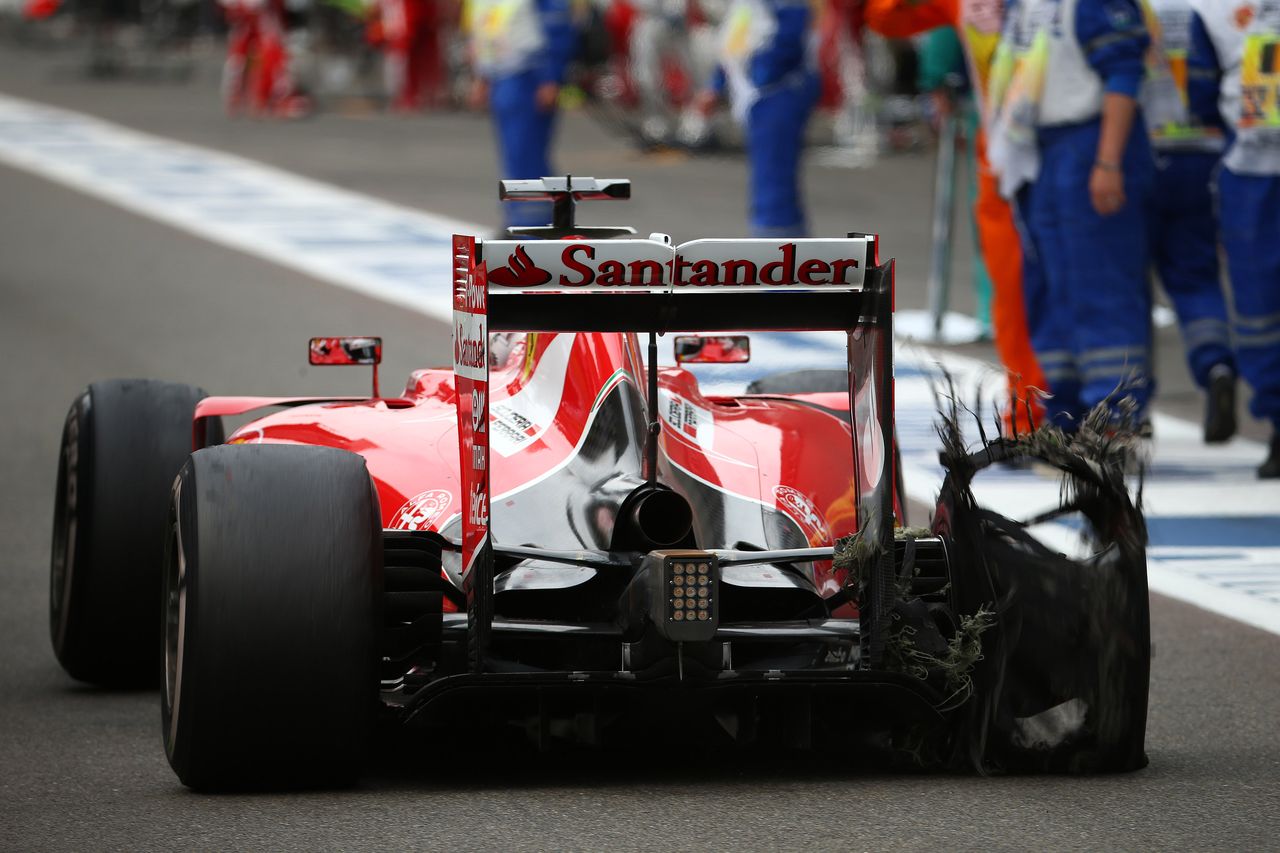 GP BELGIO, 23.08.2015 - Gara, Sebastian Vettel (GER) Ferrari SF15-T with a puncture