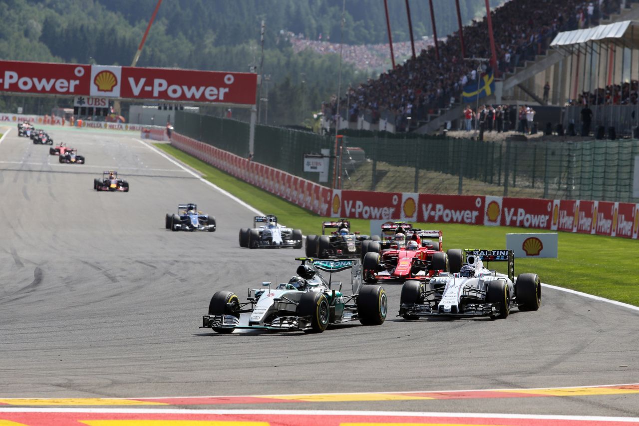 GP BELGIO, 23.08.2015 - Gara, Nico Rosberg (GER) Mercedes AMG F1 W06 e Valtteri Bottas (FIN) Williams F1 Team FW37