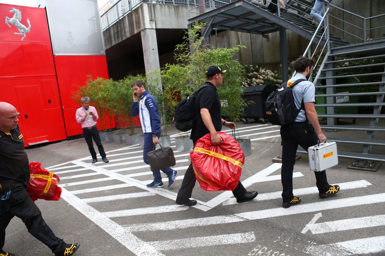 GP BELGIO, 23.08.2015 - Gara, The Pirelli race tyres of Sebastian Vettel (GER) Ferrari are taken from the paddock for further investigation.