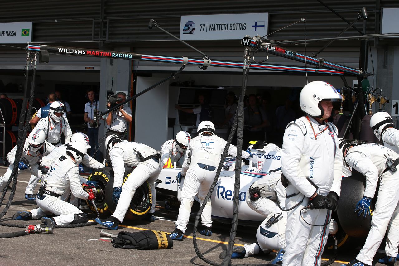 GP BELGIO, 23.08.2015 - Gara, Pit stop, Valtteri Bottas (FIN) Williams F1 Team FW37