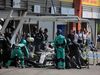 GP BELGIO, 23.08.2015 - Gara, Pit stop, Lewis Hamilton (GBR) Mercedes AMG F1 W06