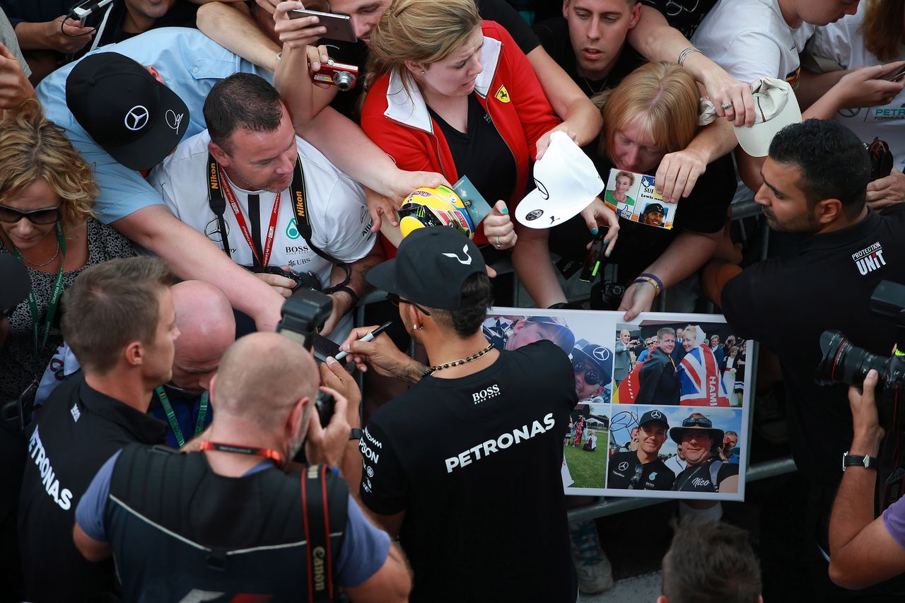 GP BELGIO, 20.08.2015 - Autograph session, Lewis Hamilton (GBR) Mercedes AMG F1 W06