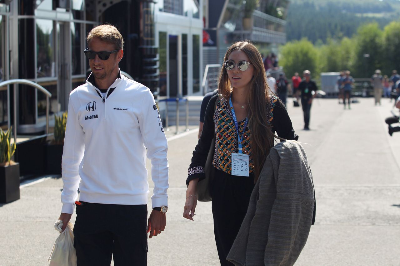 GP BELGIO, 20.08.2015 - Jenson Button (GBR)  McLaren Honda MP4-30. e sua moglie Jessica Michibata (GBR)