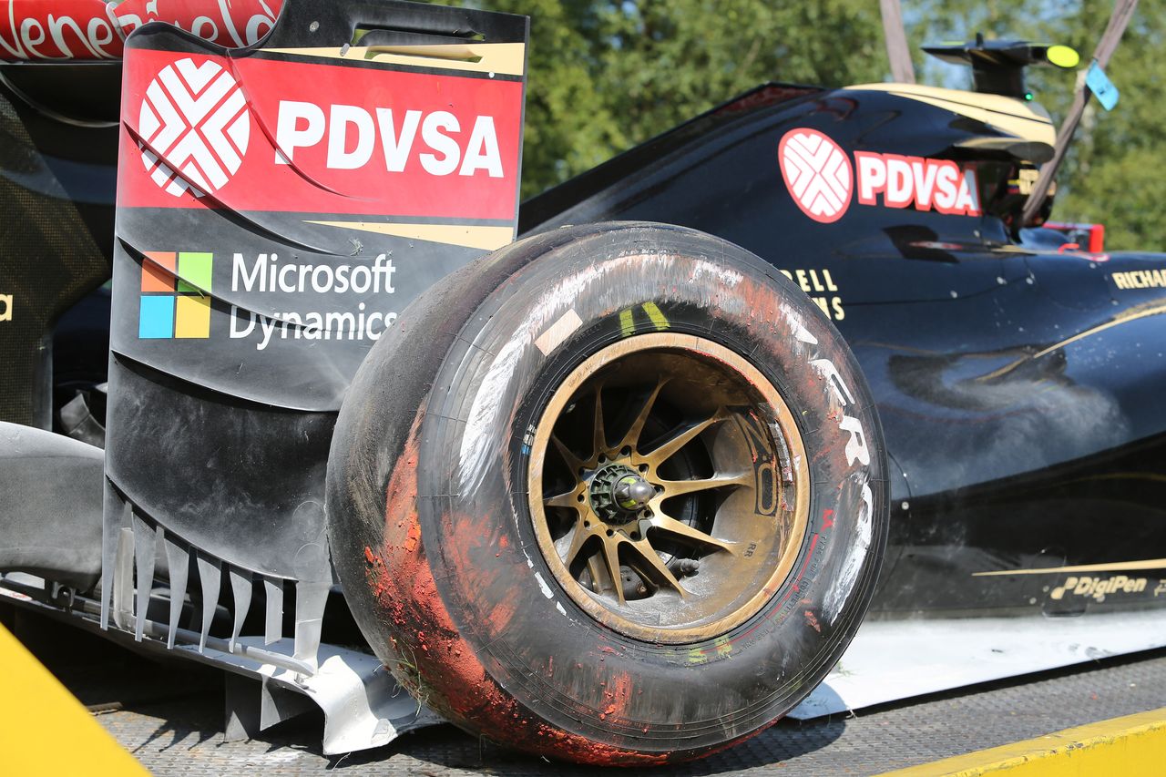 GP BELGIO, 21.08.2015 - Prove Libere 1, Crash, Pastor Maldonado (VEN) Lotus F1 Team E23