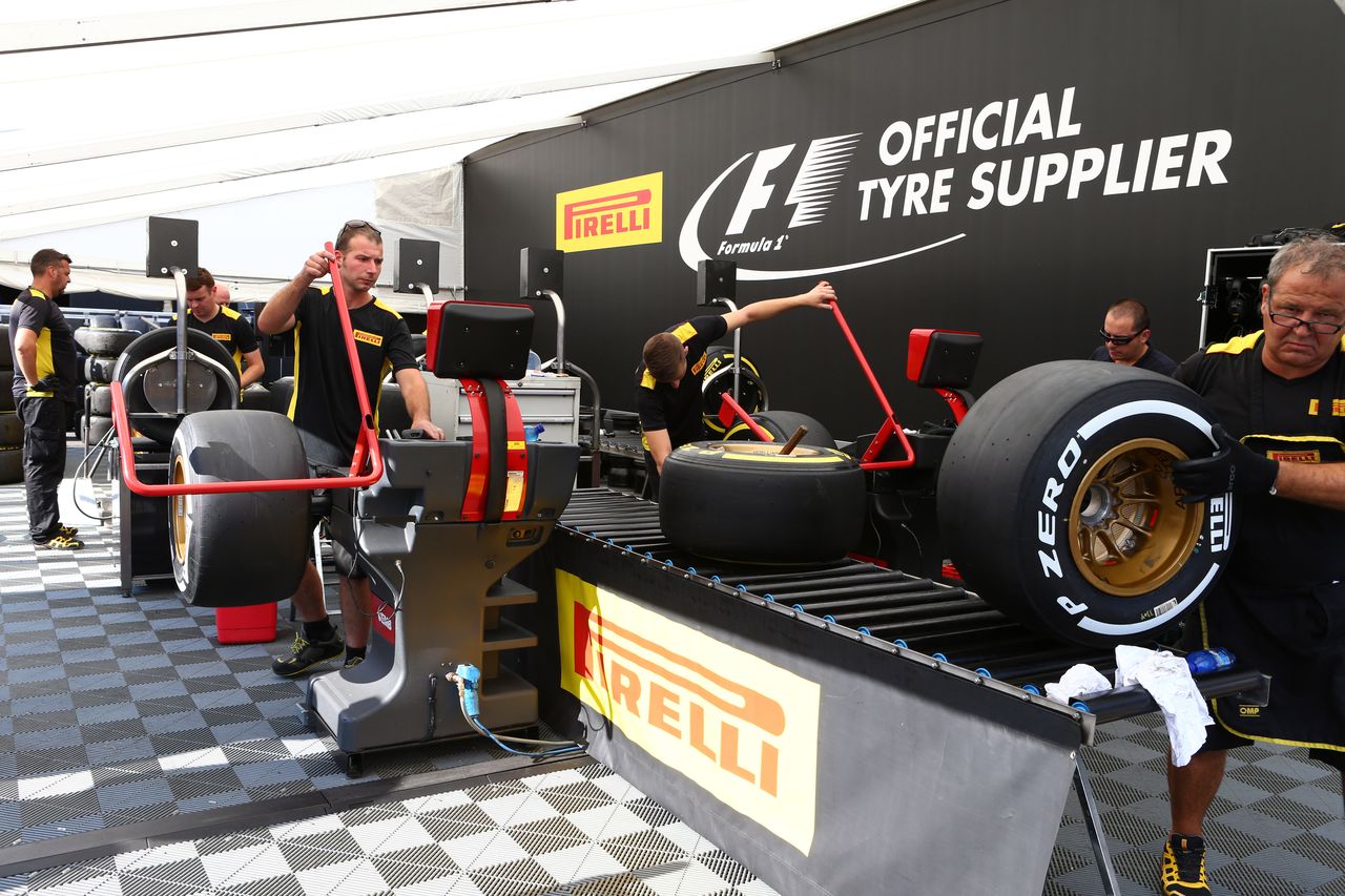GP BELGIO, 21.08.2015 - Prove Libere 2, Pirelli meccanici