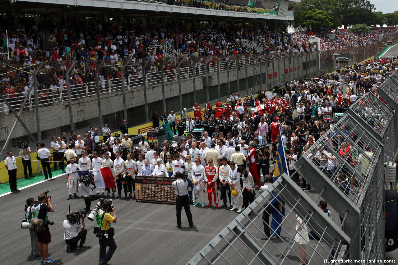 GP BRASILE, 15.11.2015, Gara, F1 pays its respects to the victims of the Paris terrorist attacks