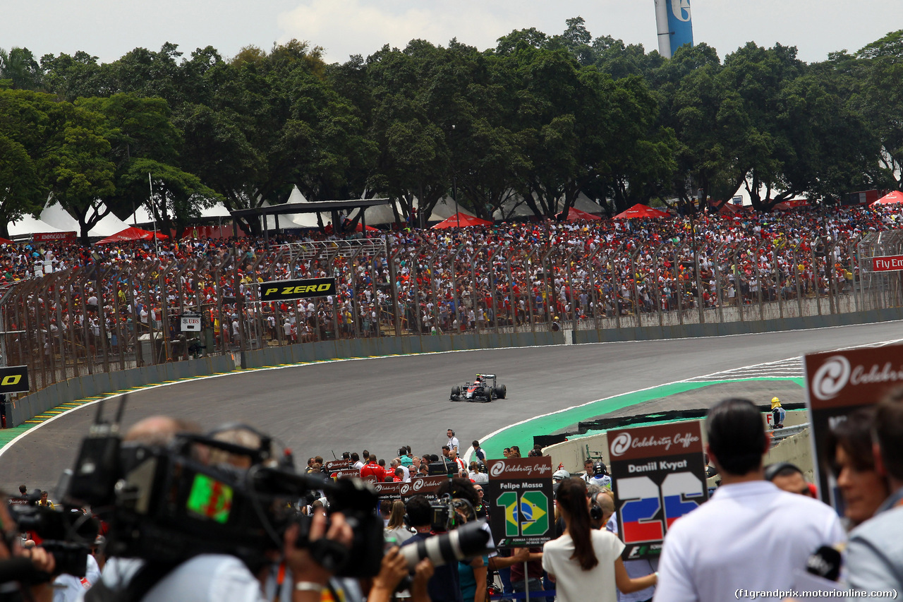 GP BRASILE, 15.11.2015 - Gara, Jenson Button (GBR)  McLaren Honda MP4-30.