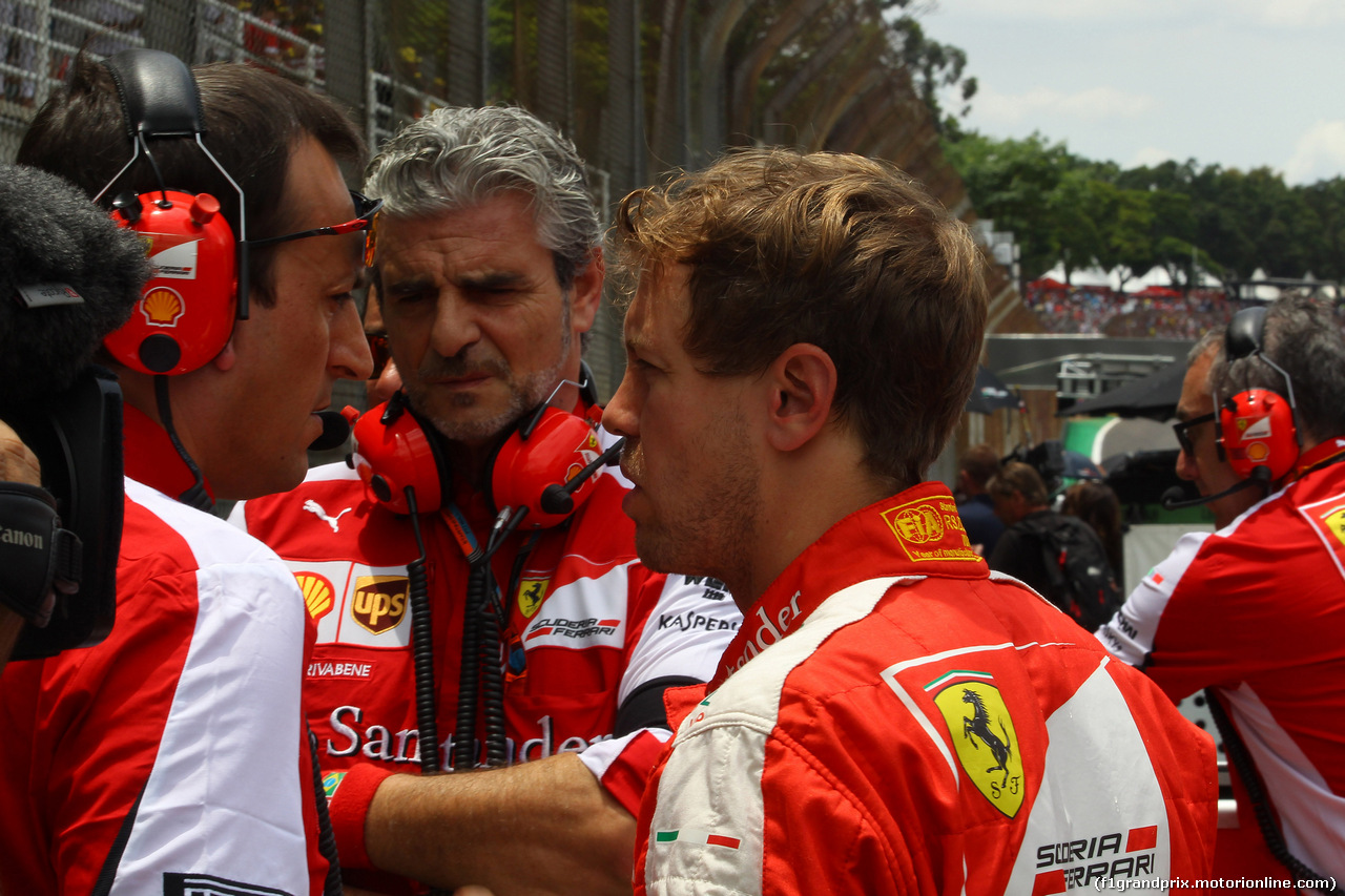 GP BRASILE, 15.11.2015 - Gara, Maurizio Arrivabene (ITA) Ferrari Team Principal e Sebastian Vettel (GER) Ferrari SF15-T