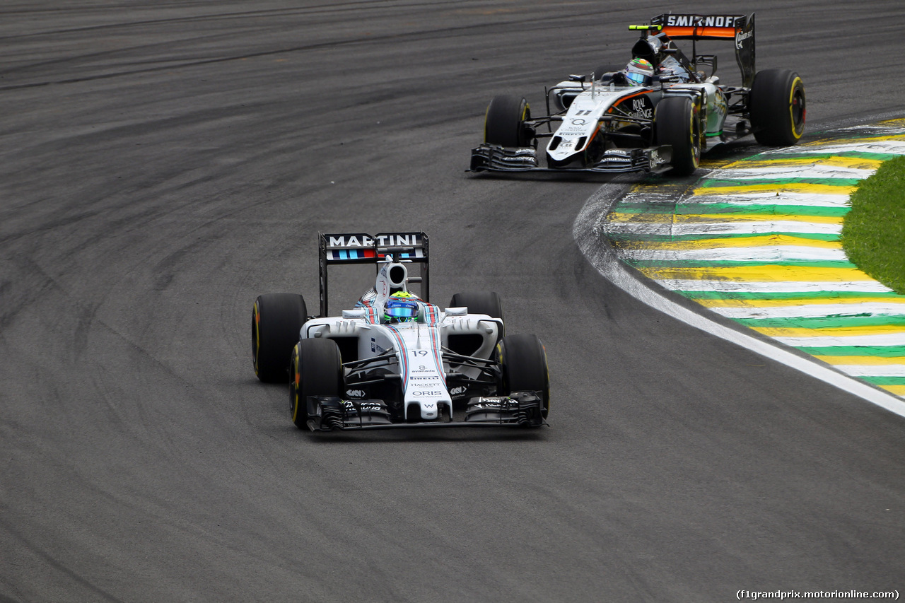 GP BRASILE, 15.11.2015 - Gara, Felipe Massa (BRA) Williams F1 Team FW37 davanti a Sergio Perez (MEX) Sahara Force India F1 VJM08