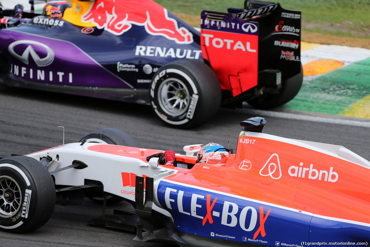 GP BRASILE, 15.11.2015 - Gara, Sebastian Vettel (GER) Ferrari SF15-T e Daniel Ricciardo (AUS) Red Bull Racing RB11