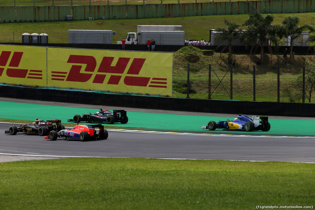 GP BRASILE, 15.11.2015 - Gara, Start of the race, Fernando Alonso (ESP) McLaren Honda MP4-30 e Marcus Ericsson (SUE) Sauber C34 off track