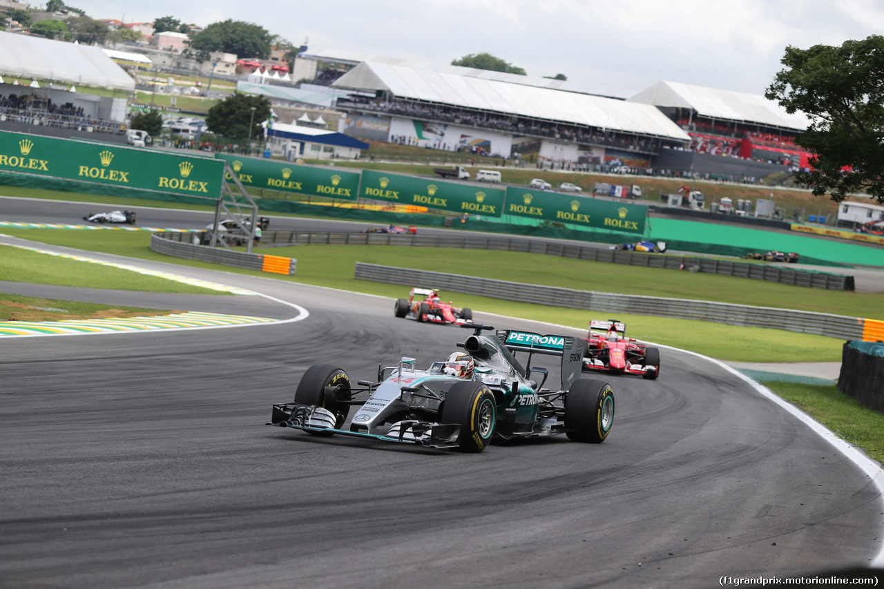 GP BRASILE, 15.11.2015 - Gara, Lewis Hamilton (GBR) Mercedes AMG F1 W06