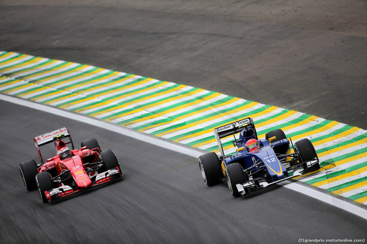 GP BRASILE, 15.11.2015 - Gara, Sebastian Vettel (GER) Ferrari SF15-T e Felipe Nasr (BRA) Sauber C34