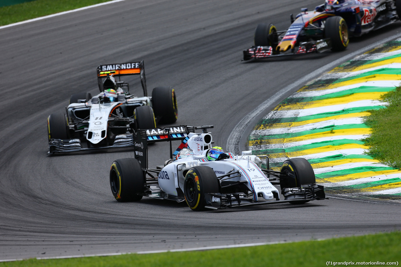 GP BRASILE, 15.11.2015 - Gara, Felipe Massa (BRA) Williams F1 Team FW37 davanti a Sergio Perez (MEX) Sahara Force India F1 VJM08