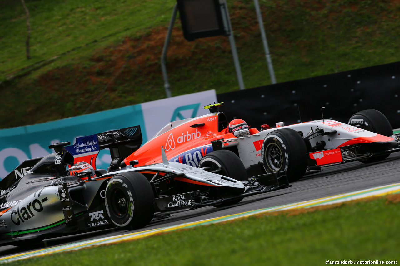 GP BRASILE, 15.11.2015 - Gara, Nico Hulkenberg (GER) Sahara Force India F1 VJM08 e Alexander Rossi (USA) Manor Marussia F1 Team