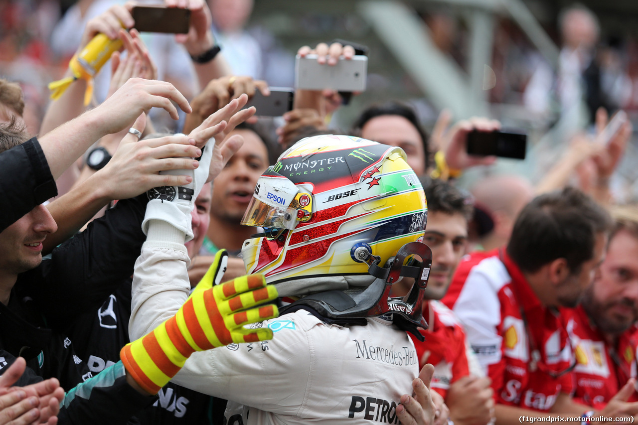 GP BRASILE, 15.11.2015 - Gara, secondo Lewis Hamilton (GBR) Mercedes AMG F1 W06