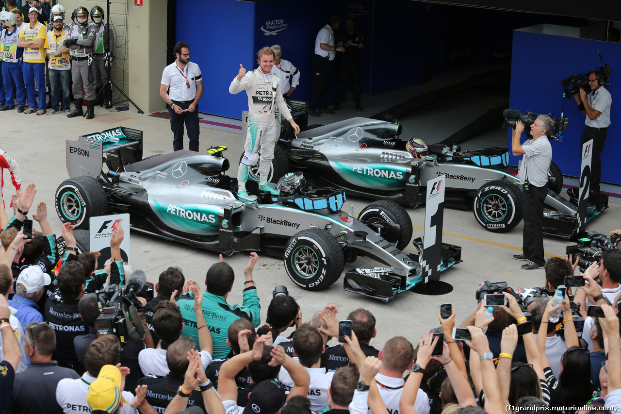 GP BRASILE, 15.11.2015 - Gara, Nico Rosberg (GER) Mercedes AMG F1 W06 vincitore