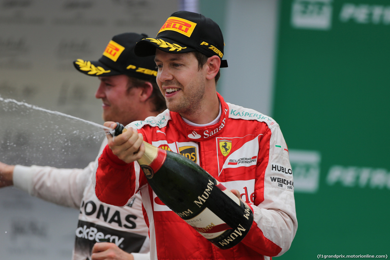 GP BRASILE, 15.11.2015 - Gara, Nico Rosberg (GER) Mercedes AMG F1 W06 vincitore e terzo Sebastian Vettel (GER) Ferrari SF15-T