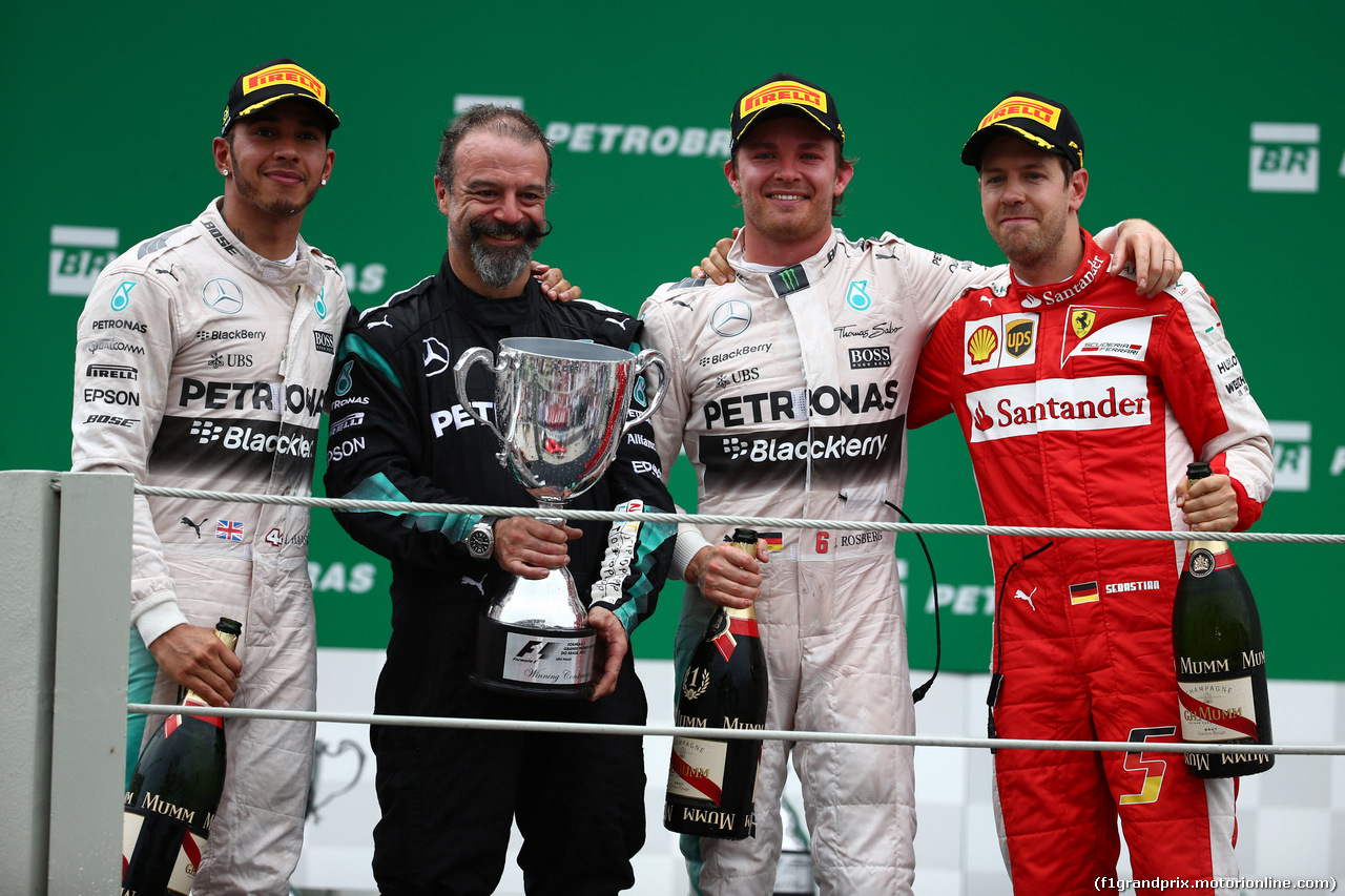 GP BRASILE, 15.11.2015 - Gara, 1st position Nico Rosberg (GER) Mercedes AMG F1 W06, secondo Lewis Hamilton (GBR) Mercedes AMG F1 W06 e terzo Sebastian Vettel (GER) Ferrari SF15-T