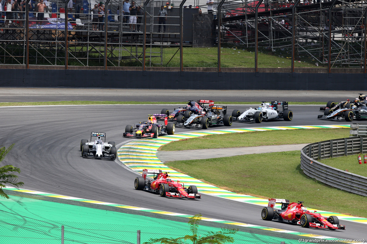 GP BRASILE, 15.11.2015 - Gara, Start of the race, Sebastian Vettel (GER) Ferrari SF15-T davanti a Kimi Raikkonen (FIN) Ferrari SF15-T