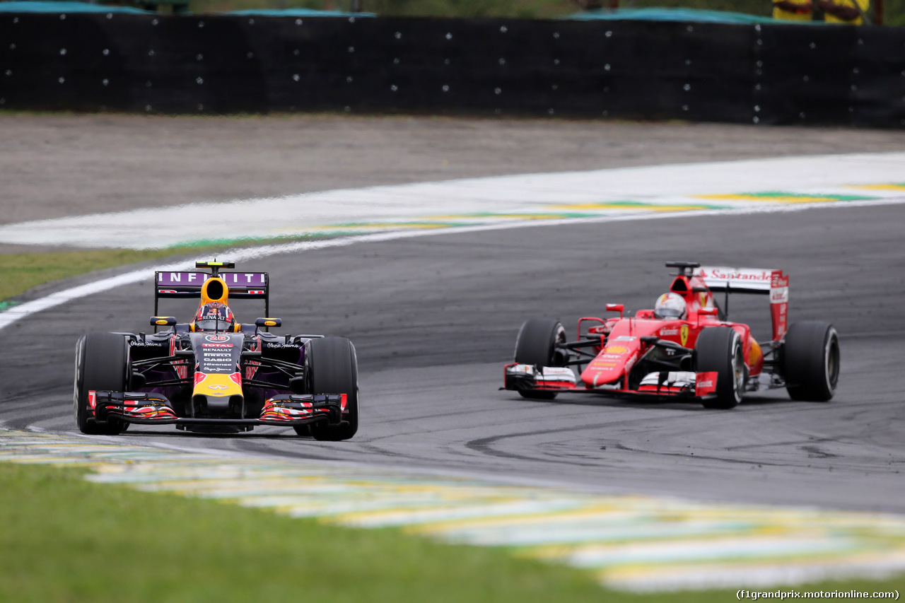 GP BRASILE, 15.11.2015 - Gara, Daniil Kvyat (RUS) Red Bull Racing RB11 davanti a Sebastian Vettel (GER) Ferrari SF15-T