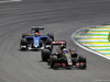 GP BRASILE, 15.11.2015 - Gara, Romain Grosjean (FRA) Lotus F1 Team E23 davanti a Felipe Nasr (BRA) Sauber C34