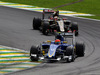 GP BRASILE, 15.11.2015 - Gara, Felipe Nasr (BRA) Sauber C34 e Pastor Maldonado (VEN) Lotus F1 Team E23