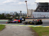 GP BRASILE, 15.11.2015 - Gara, Daniel Ricciardo (AUS) Red Bull Racing RB11 e Pastor Maldonado (VEN) Lotus F1 Team E23
