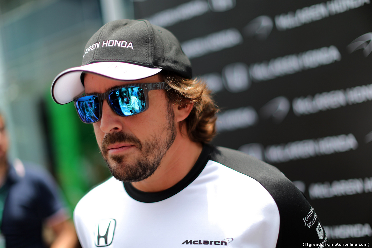 GP BRASILE, 12.11.2015 - Fernando Alonso (ESP) McLaren Honda MP4-30